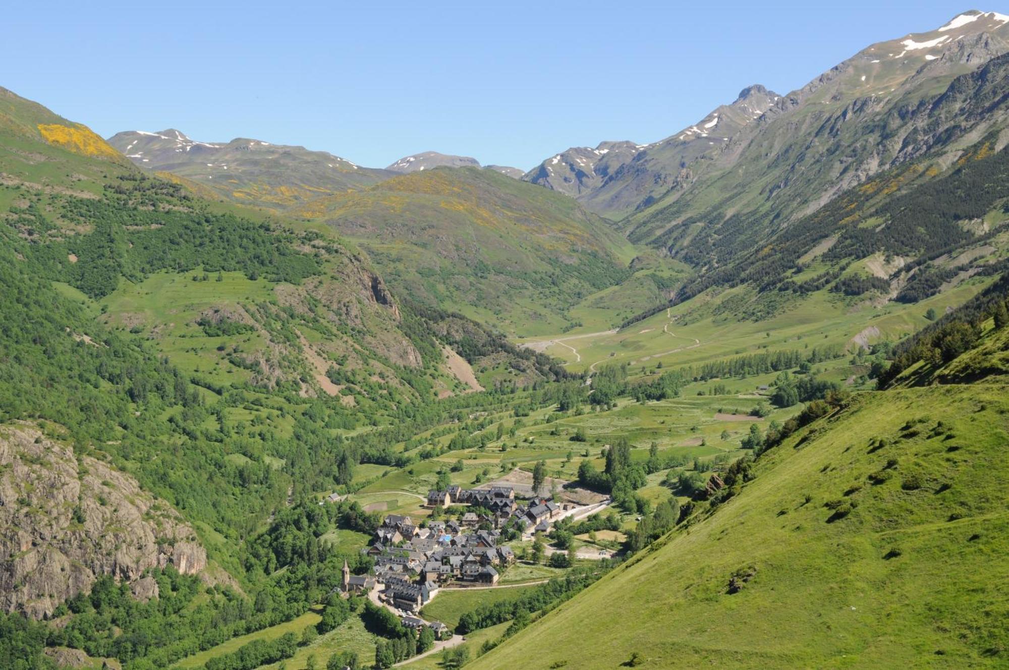 El Refugio De Aran Vielha Aparthotel Экстерьер фото