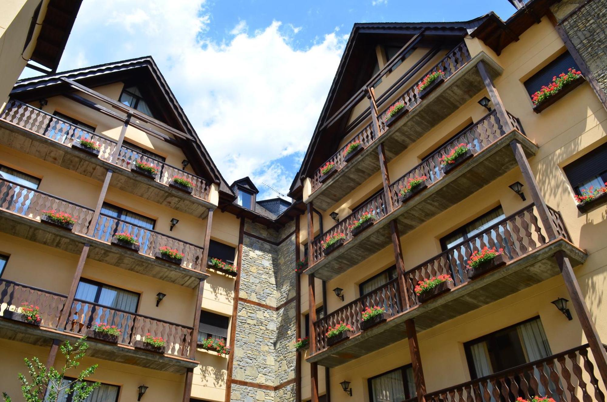El Refugio De Aran Vielha Aparthotel Экстерьер фото